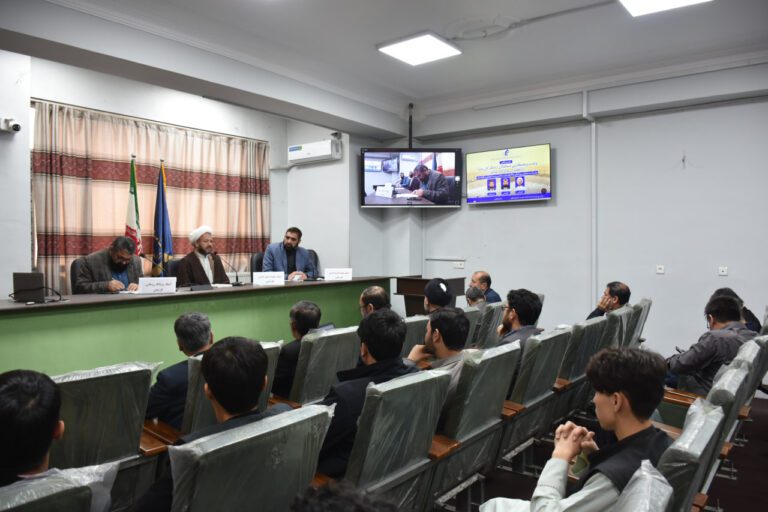 گزارش نشست علمی وحدت و همگرایی مسلمانان از منظر اهل بیت (ع) با تأکید بر سیره امام صادق(ع)